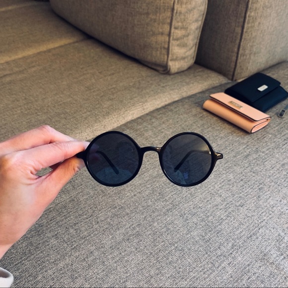 Two pairs of retro sunglasses - Picture 7 of 8